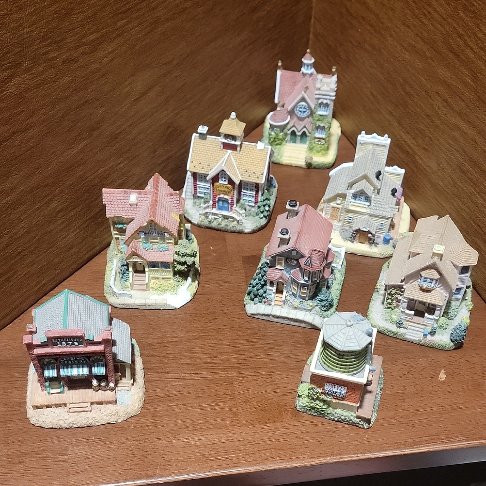 Set of 8 Vintage International Resource Liberty Falls Miniature Village